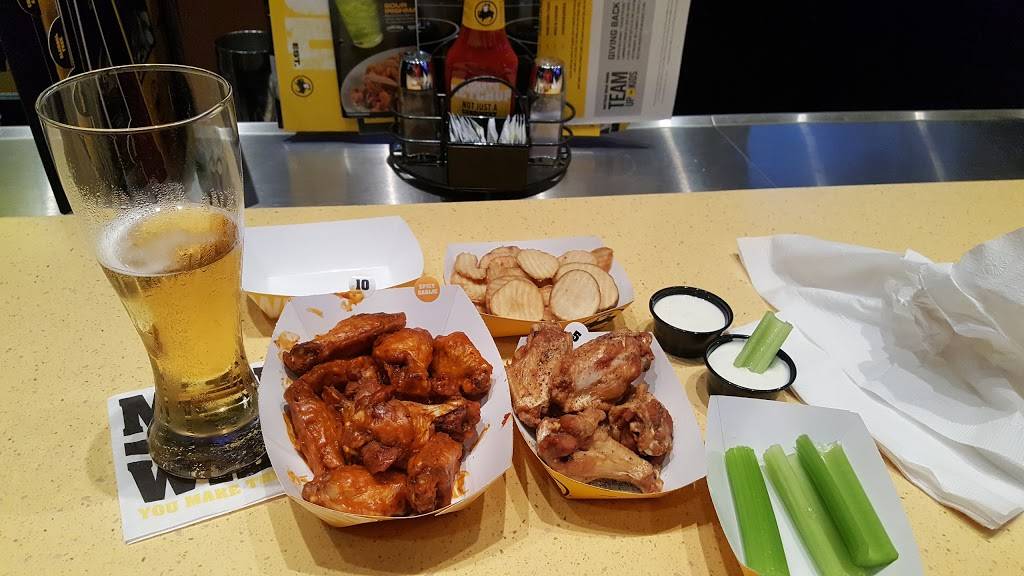 Buffalo Wild Wings | restaurant | 175 Rivers Edge Dr, Milford, OH 45150, USA | 5132489464 OR +1 513-248-9464