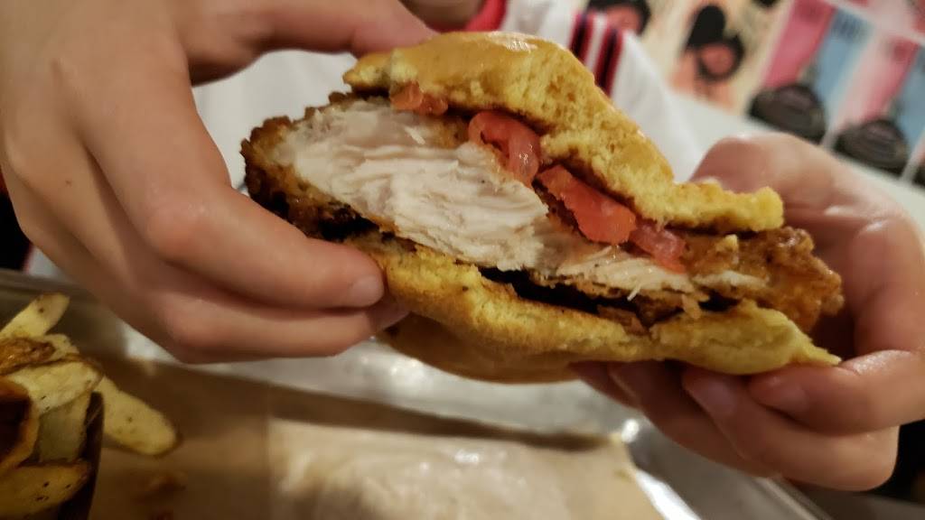 Boxcar Bettys | restaurant | 114 Holiday Dr, Summerville, SC 29483, USA | 8432259843 OR +1 843-225-9843