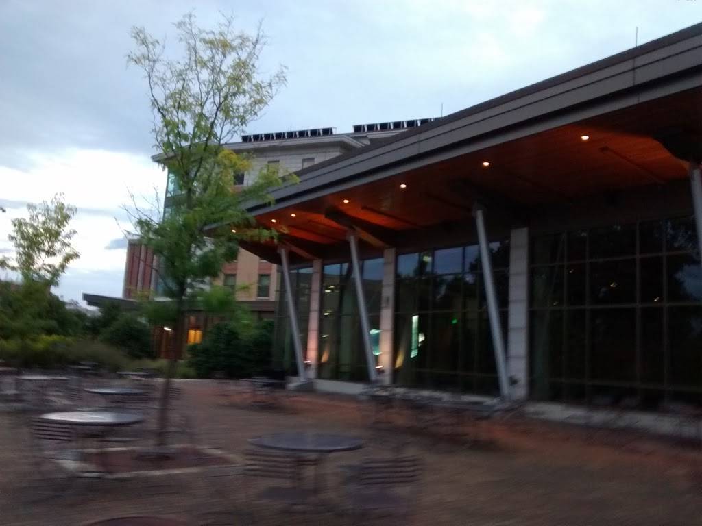 Four Lakes Market | restaurant | Willow Dr, Madison, WI 53706, USA | 6082622225 OR +1 608-262-2225