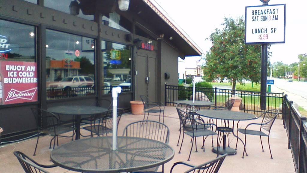 R and Ds House Divided | restaurant | 2148 University Ave, Green Bay, WI 54302, USA | 9204550722 OR +1 920-455-0722