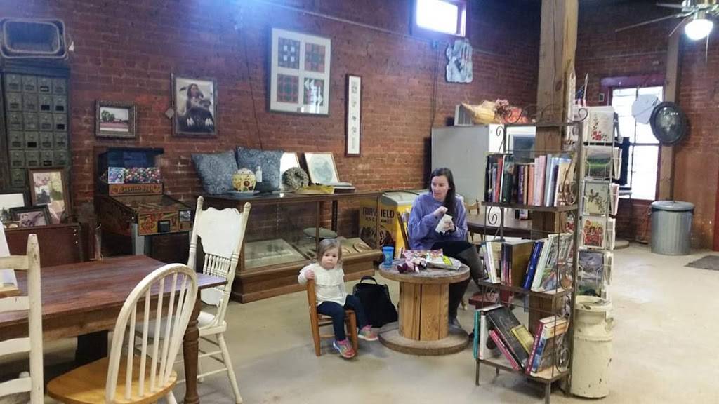 John E Hall & Son | restaurant | 15668 Vaughn Rd, Cecil, AL 36013, USA | 3342707772 OR +1 334-270-7772