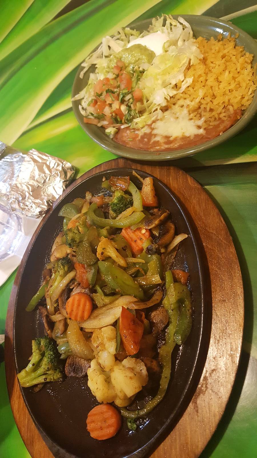 Los Zarapes | restaurant | 840 Eastwood Dr, Mahomet, IL 61853, USA | 2175863735 OR +1 217-586-3735