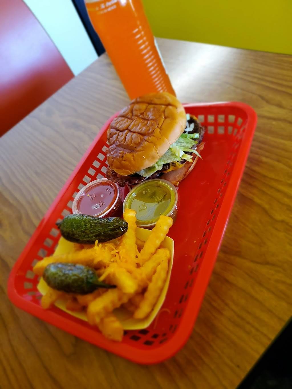 Netos burgers | restaurant | 14417 Rudi Kuefner Dr, El Paso, TX 79928, USA | 9158529101 OR +1 915-852-9101