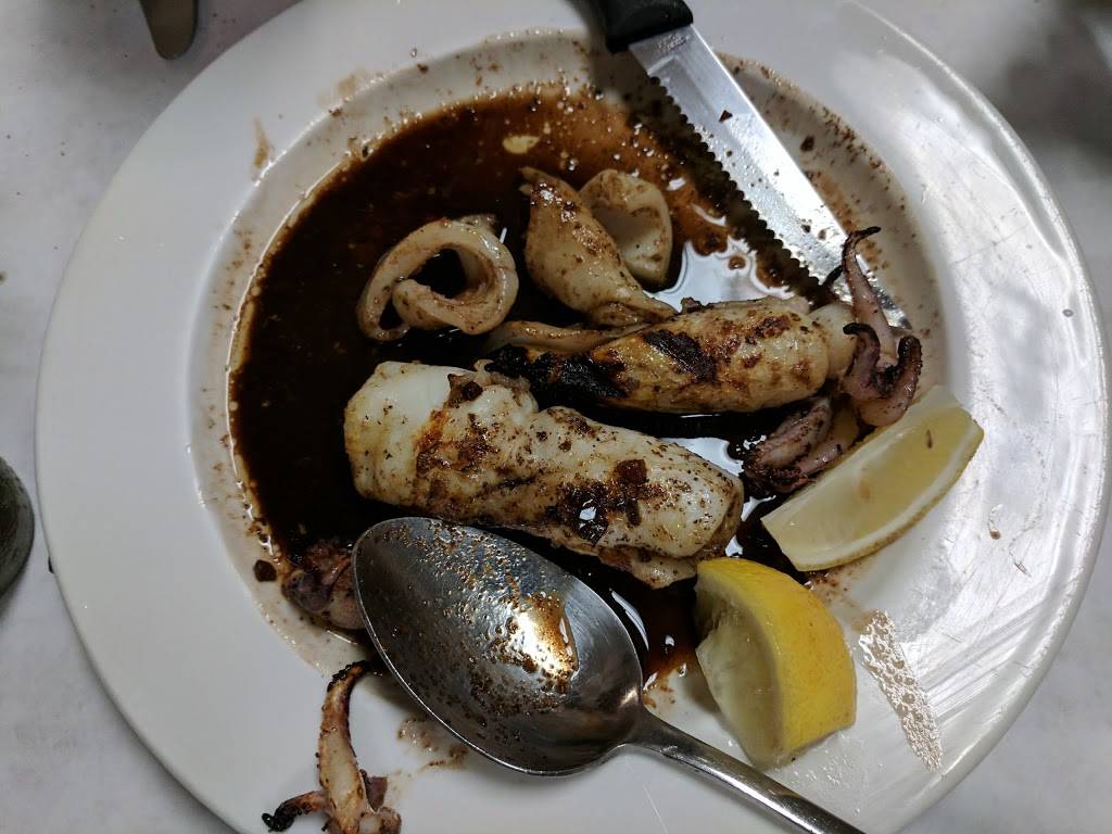 Gios Cafe and Deli | cafe | 2724 S Lowe Ave, Chicago, IL 60616, USA | 3122256368 OR +1 312-225-6368