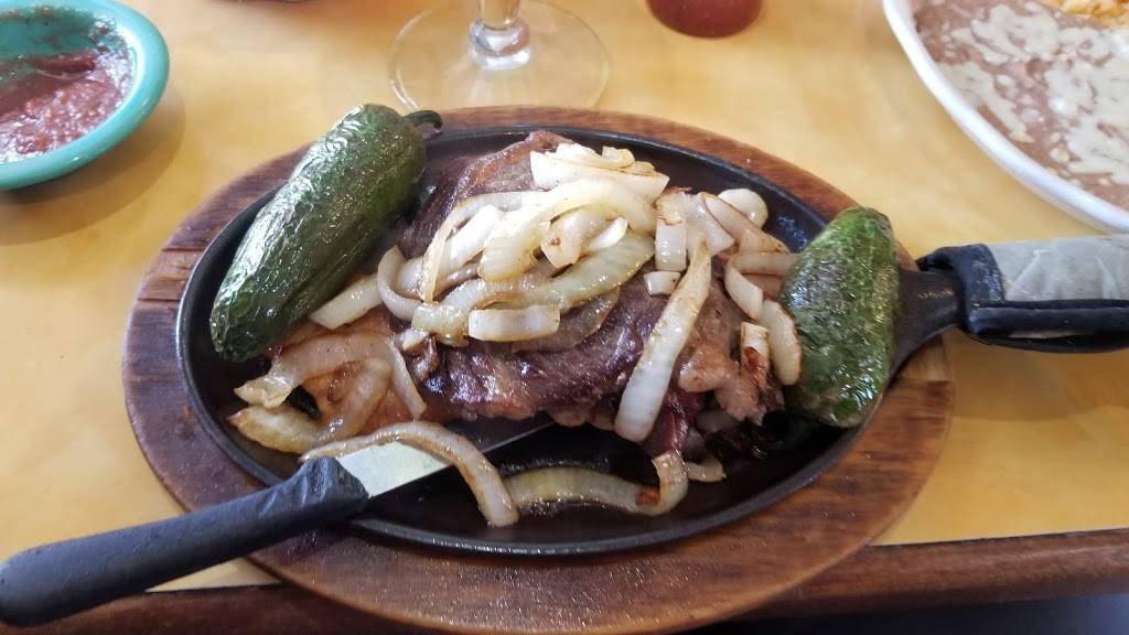 El Maguey | restaurant | 2201 N Belt Hwy, St Joseph, MO 64506, USA | 8162325601 OR +1 816-232-5601