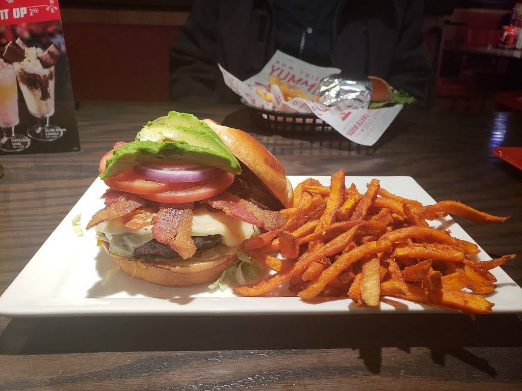 Red Robin Gourmet Burgers and Brews | restaurant | Mall Cir Dr Unit 703-A, Monroeville, PA 15146, USA | 4123720857 OR +1 412-372-0857