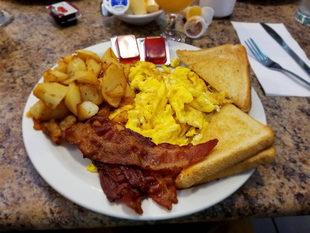 Traditions Family Restaurant | restaurant | 1053 Simcoe St N, Oshawa, ON L1G 4X1, Canada | 9054368849 OR +1 905-436-8849