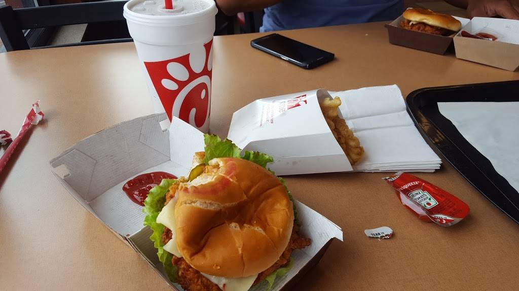 Chick-fil-A | restaurant | 235 S, IL-83, Elmhurst, IL 60126, USA | 6302792263 OR +1 630-279-2263