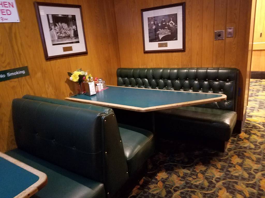 Oaks Card Club | restaurant | 4097 San Pablo Ave, Emeryville, CA 94608, USA | 5106534456 OR +1 510-653-4456