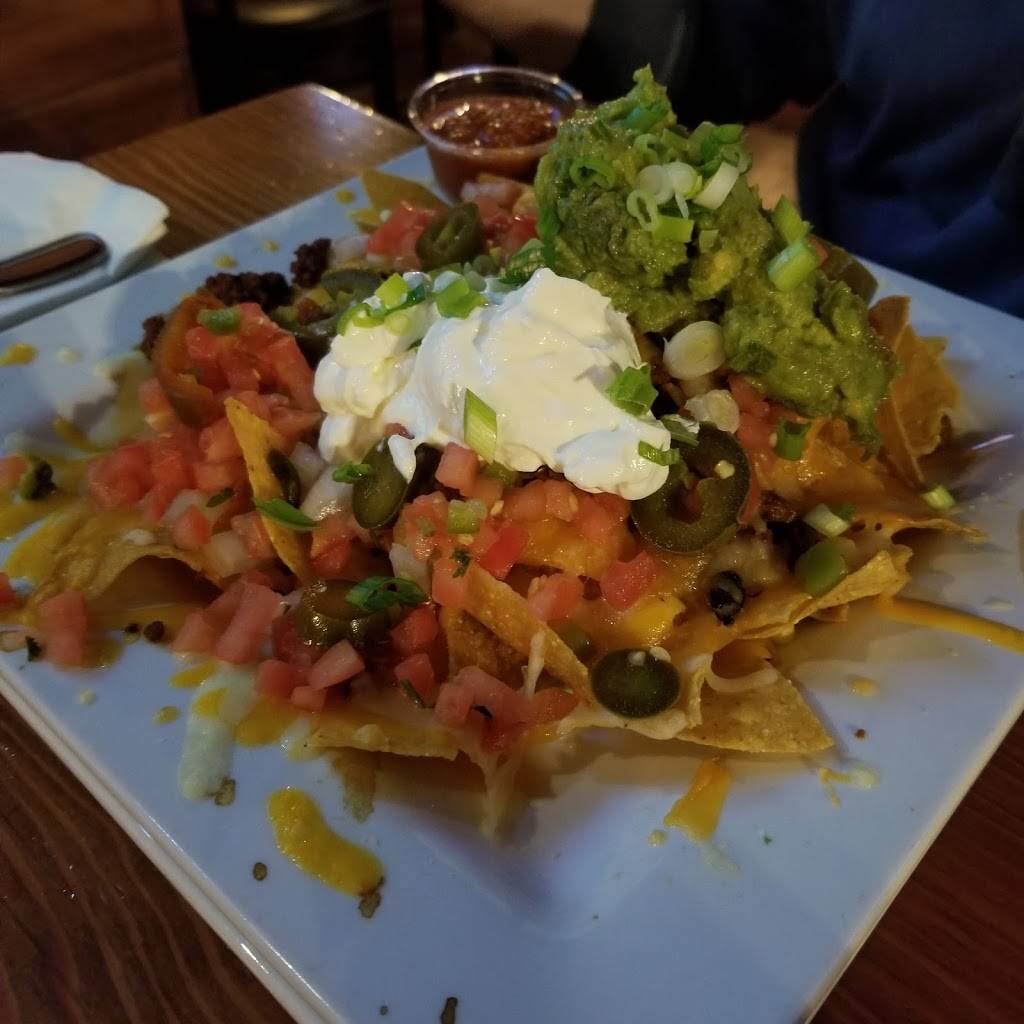 The Lodge Sports Grille | restaurant | 1102 4th Ave, Seattle, WA 98101, USA | 2065577360 OR +1 206-557-7360