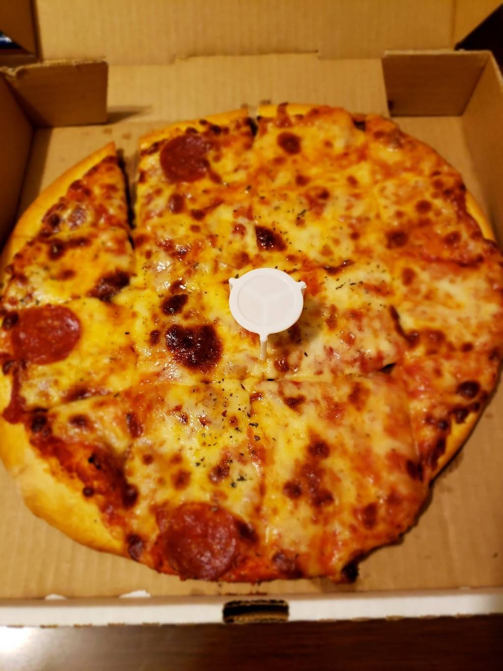 Back Shop Pizza, Burritos and More | restaurant | 2911 S 19th St, Clinton, IA 52732, USA | 5635592112 OR +1 563-559-2112