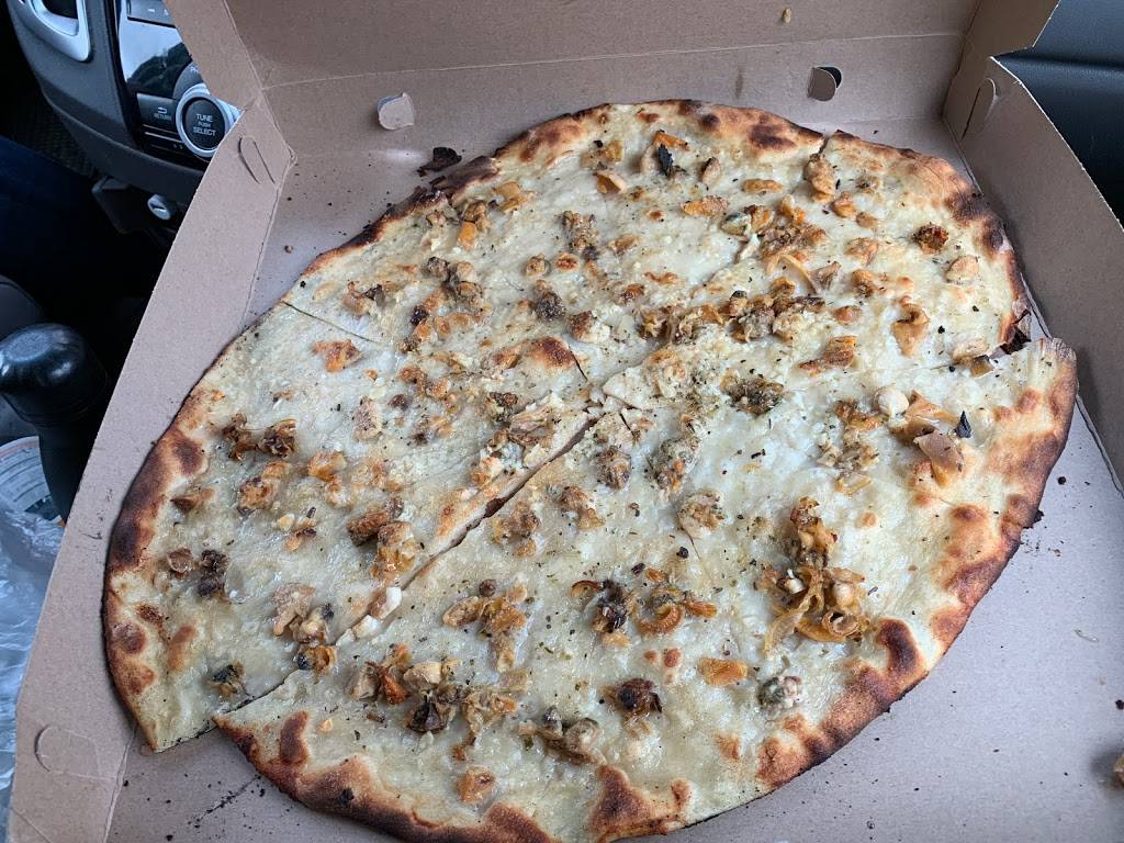 Frank Pepe Pizzeria Napoletana | restaurant | 157 Wooster St, New Haven, CT 06511, USA | 2038655762 OR +1 203-865-5762