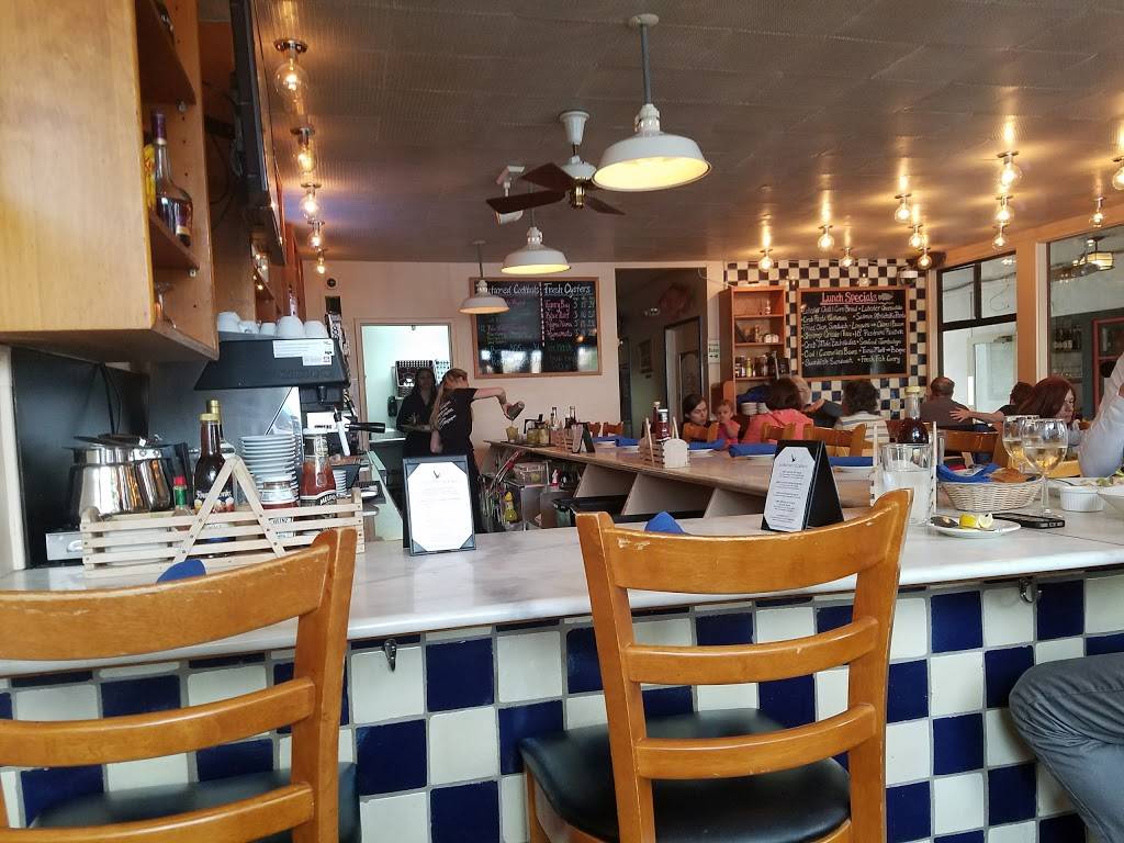 Flahertys Seafood Grill and Oyster Bar | restaurant | 6th Ave , Between Dolores & San Carlos, Carmel-By-The-Sea, CA 93921, USA | 8316251500 OR +1 831-625-1500