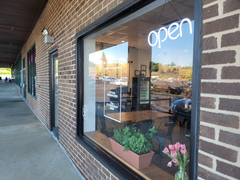 Lil Cow Cafe Bistro | cafe | 6409 Shiplett Blvd, Burke, VA 22015, USA | 7038520544 OR +1 703-852-0544