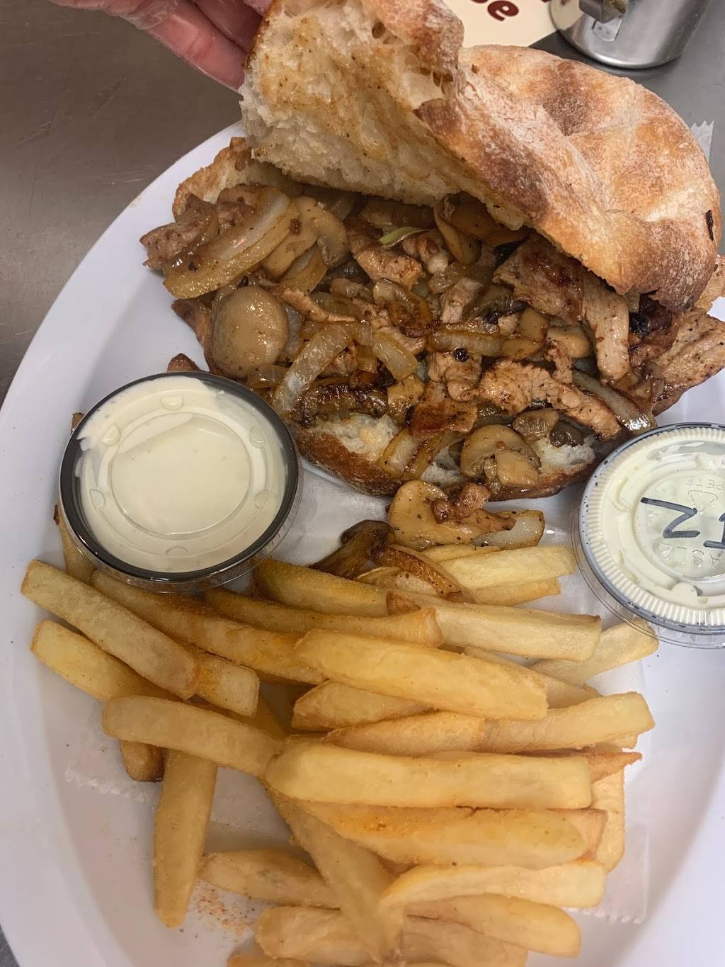 Balkan House | restaurant | 3028 Caniff St, Hamtramck, MI 48212, USA | 3132626234 OR +1 313-262-6234