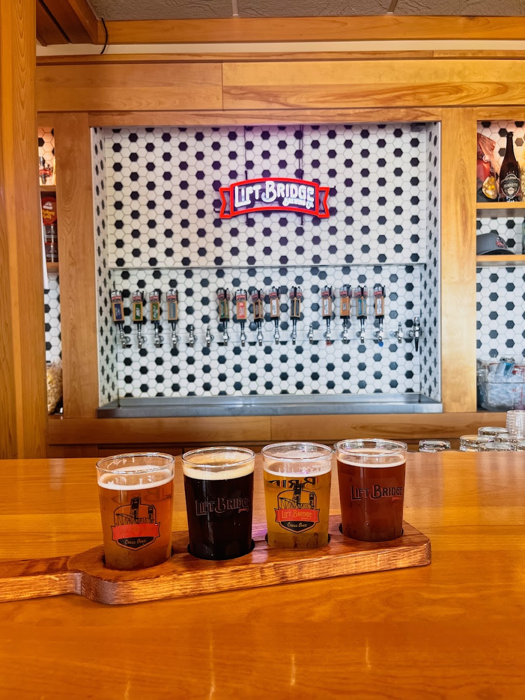 Lift Bridge Brewing New Richmond | restaurant | 1280 Madison Ave, New Richmond, WI 54017, USA | 8884302337 OR +1 888-430-2337