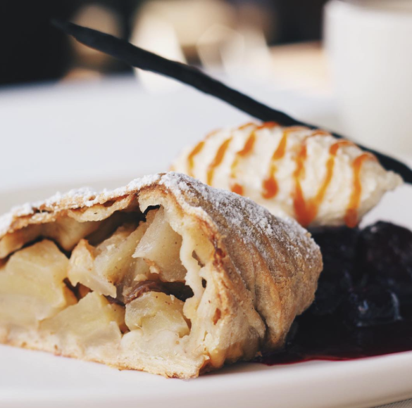 Jägerhaus | restaurant | 15-16 149th St, Flushing, NY 11357, USA | 7187673486 OR +1 718-767-3486