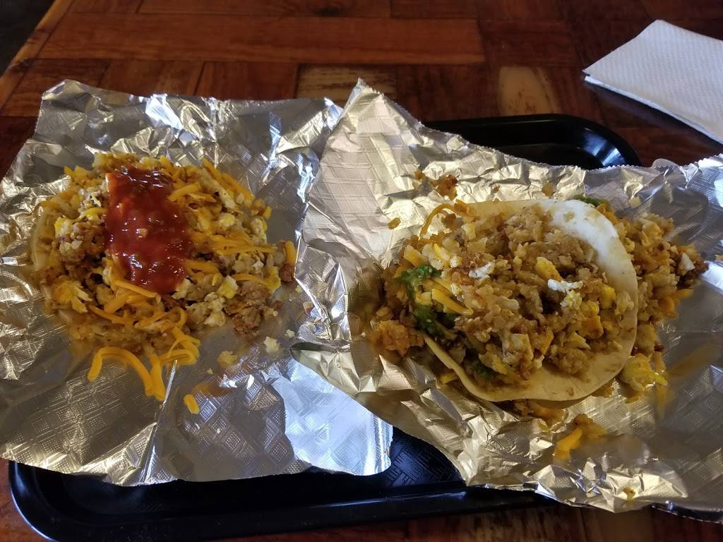 Willies Burgers & BBQ | restaurant | 21018 TX-71, Spicewood, TX 78669, USA | 5122648866 OR +1 512-264-8866