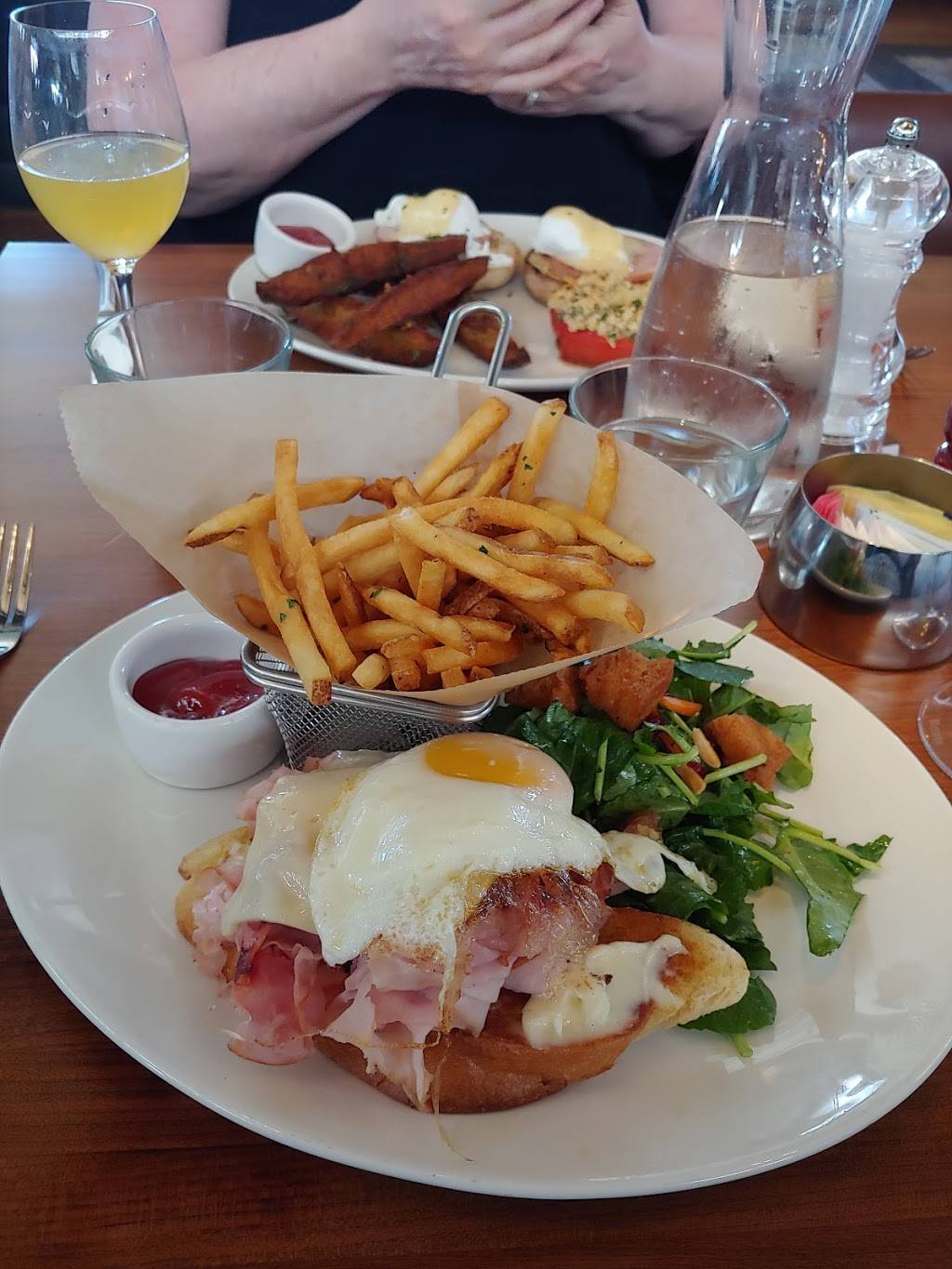 Stoney River Steakhouse and Grill | restaurant | 155 W Big Beaver Rd, Troy, MI 48084, USA | 2489254730 OR +1 248-925-4730