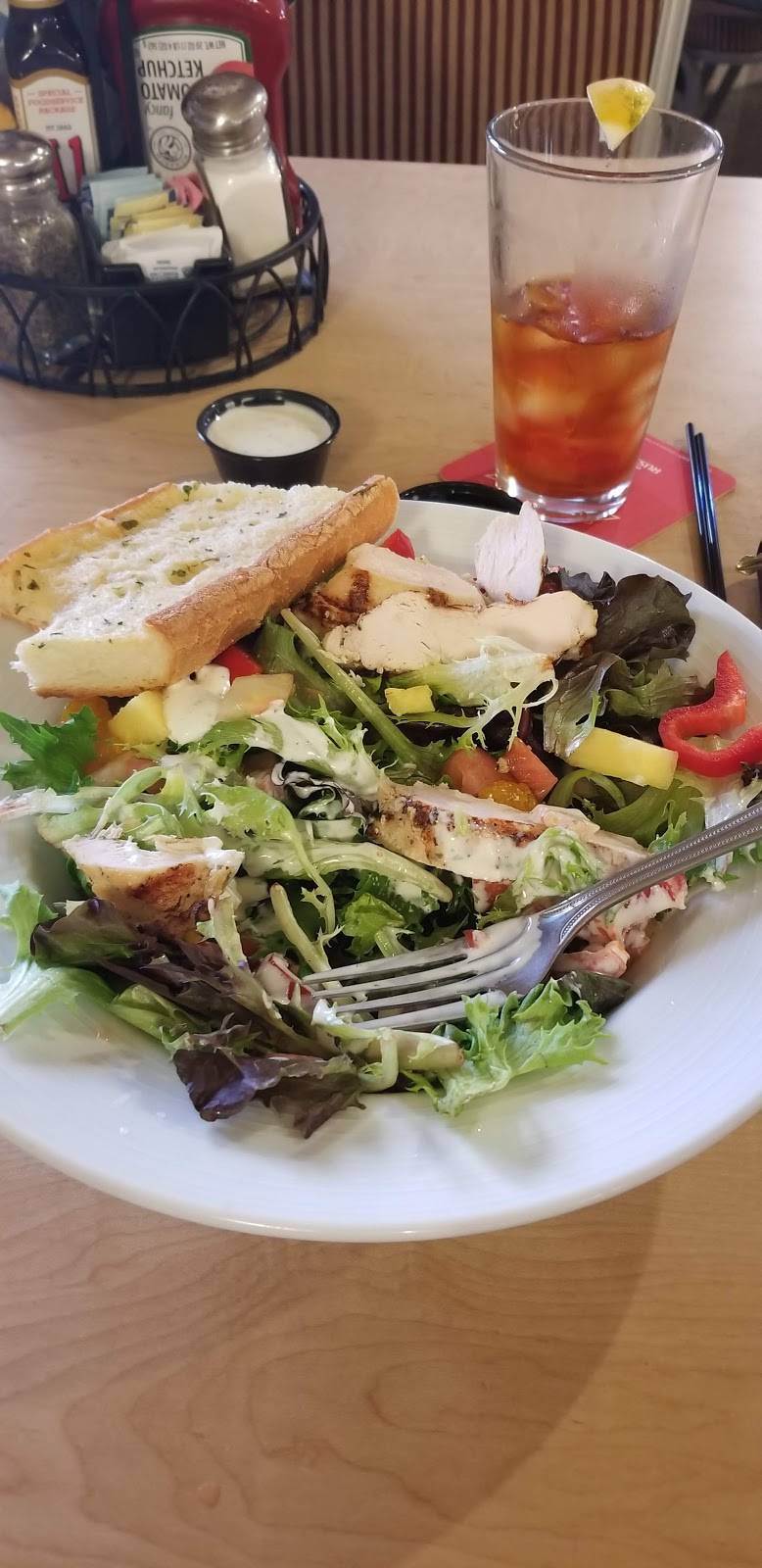 Diamonds Sports Bar & Grill | restaurant | 77 Hegenberger Rd, Oakland, CA 94621, USA | 5106387777 OR +1 510-638-7777