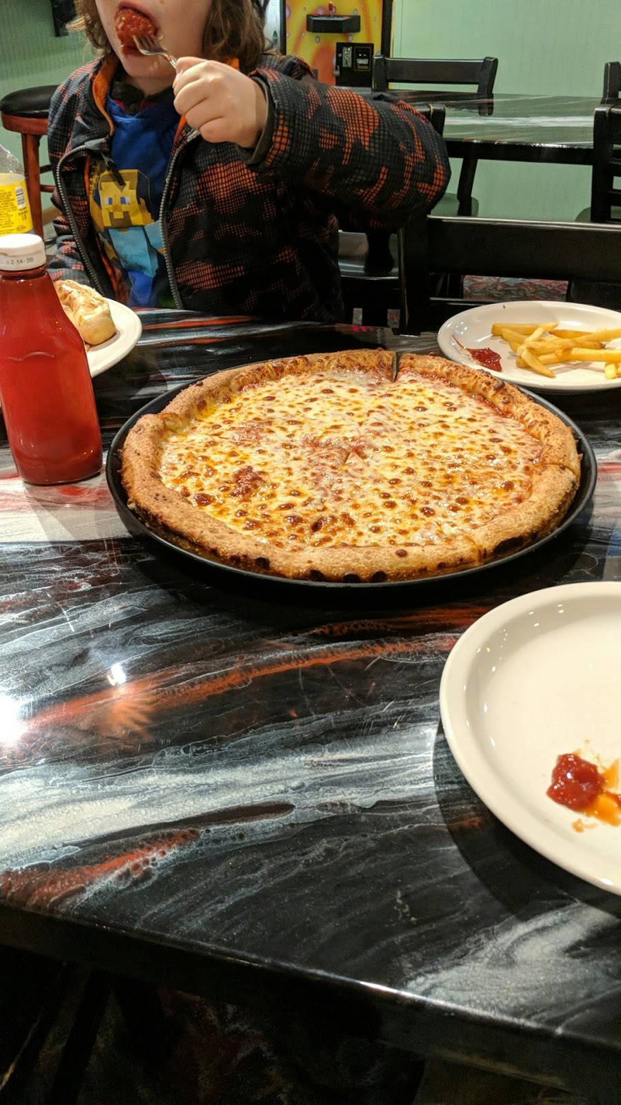 Julianos Italian Pizzeria | meal delivery | 121 W Broadway, Derry, NH 03038, USA | 6034257585 OR +1 603-425-7585