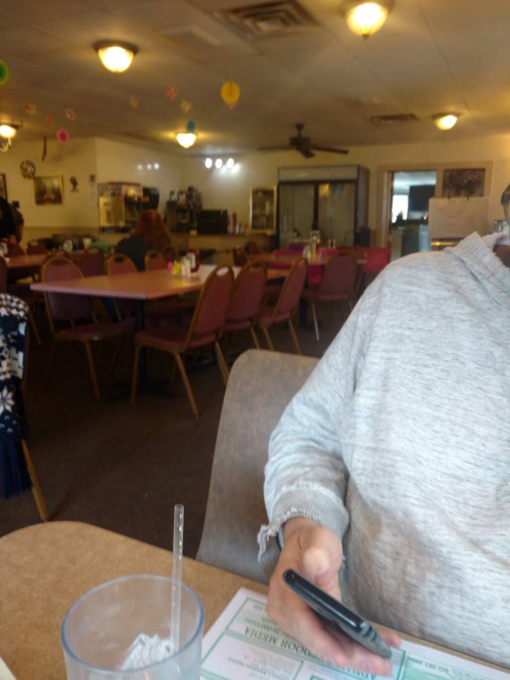 Sylvester & Tweeties | restaurant | 8800 Roberts Hollow Rd, Elizabeth, PA 15037, USA | 4123840800 OR +1 412-384-0800