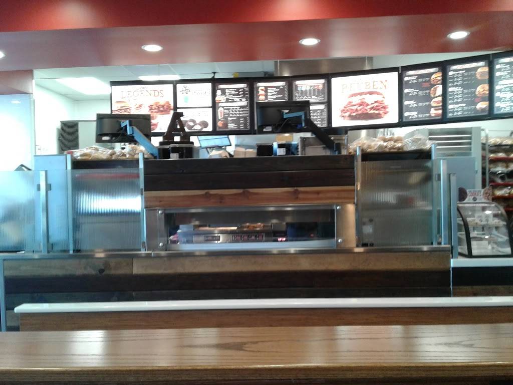 Arbys | restaurant | 631 Hometown Cir, Verona, WI 53593, USA | 6084971337 OR +1 608-497-1337