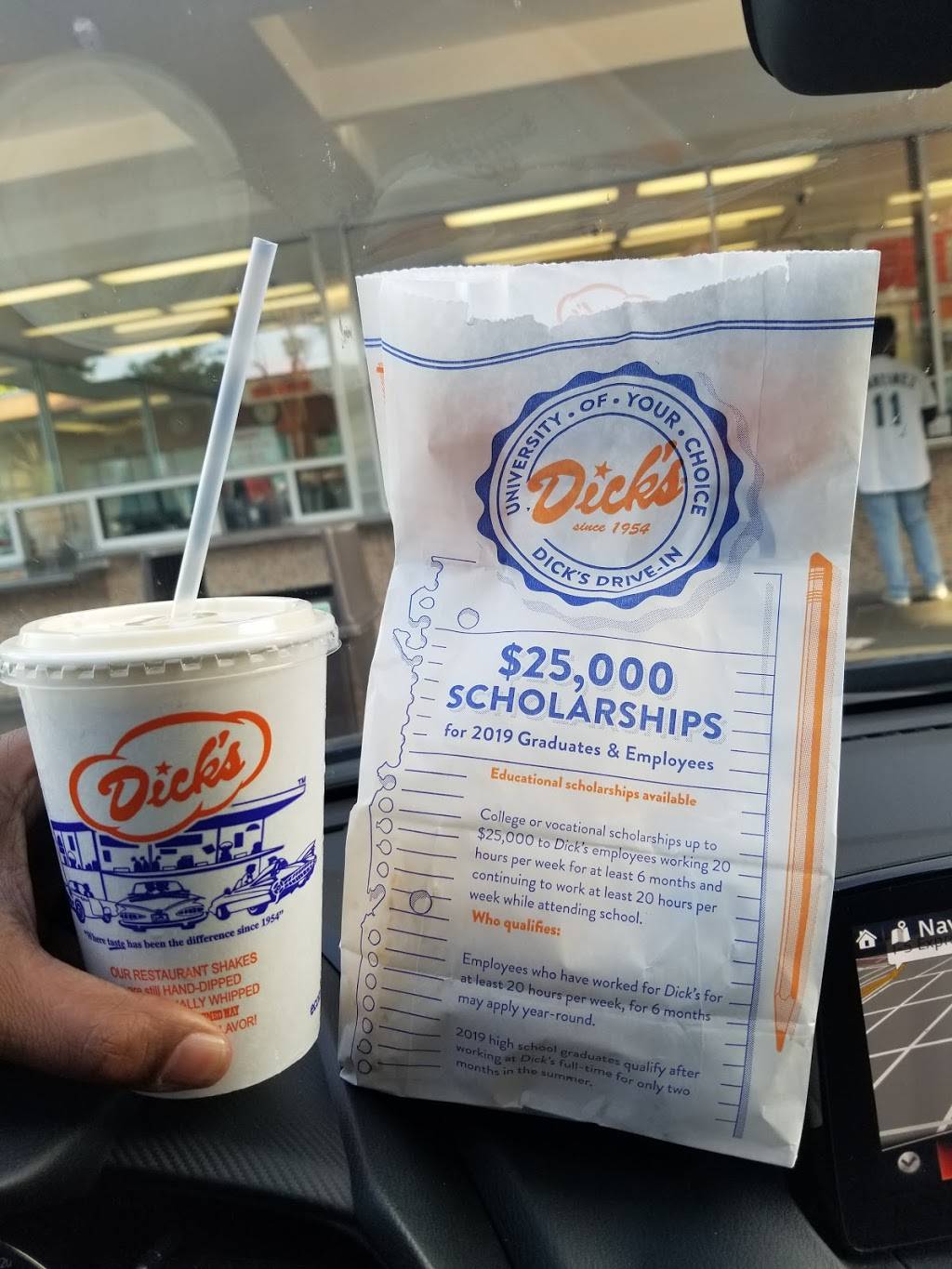 Dicks Drive-In | restaurant | 111 NE 45th St, Seattle, WA 98105, USA | 2066325125 OR +1 206-632-5125