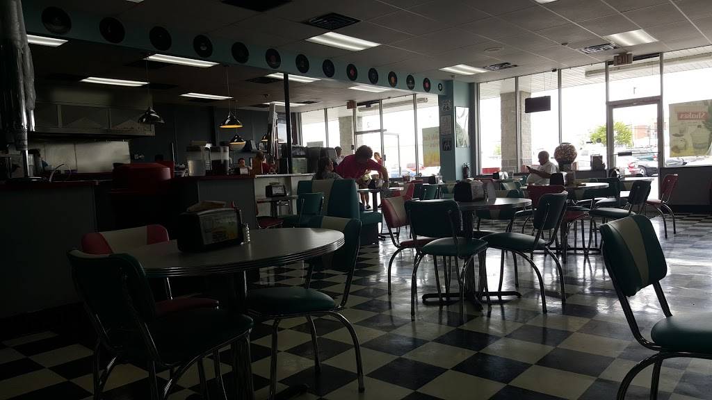 Hwy 55 Burgers Shakes & Fries | restaurant | 686 W Corbett Ave, Swansboro, NC 28584, USA | 9103250300 OR +1 910-325-0300