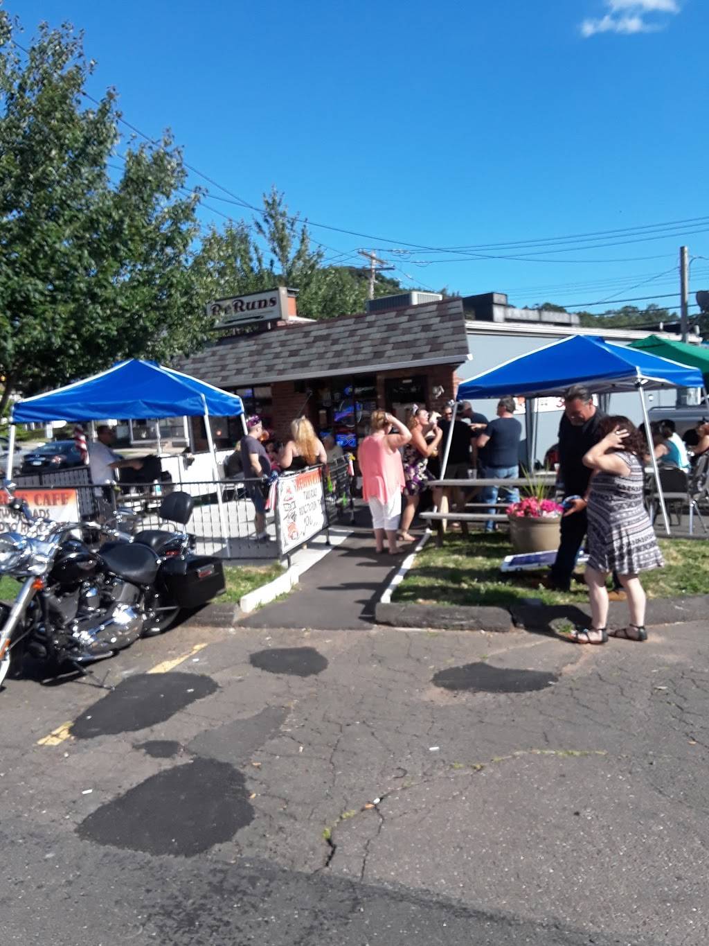 Reruns Bar & Grill | restaurant | 541 Main St, West Haven, CT 06516, USA | 2039318243 OR +1 203-931-8243