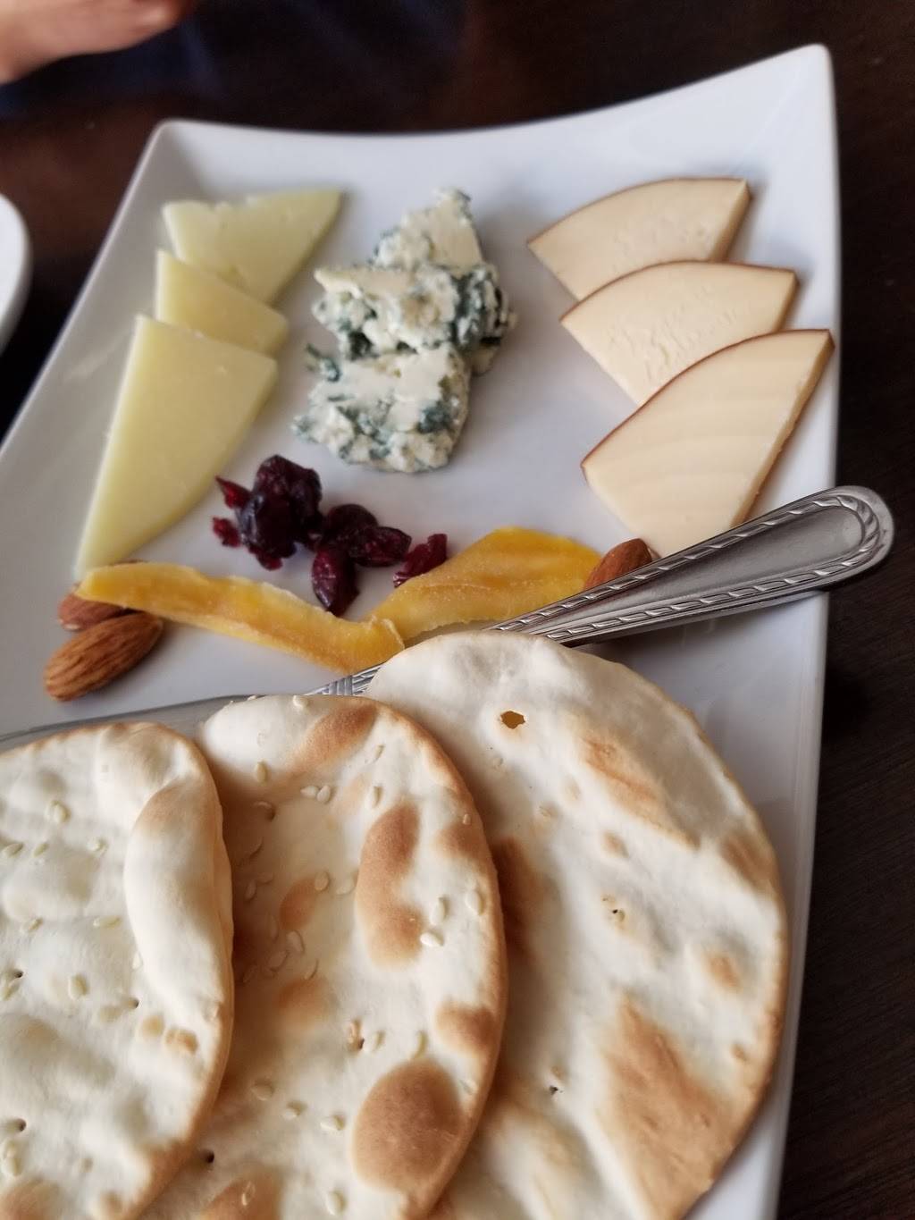 District Wine | restaurant | 144 Linden Ave, Long Beach, CA 90802, USA | 5626120411 OR +1 562-612-0411