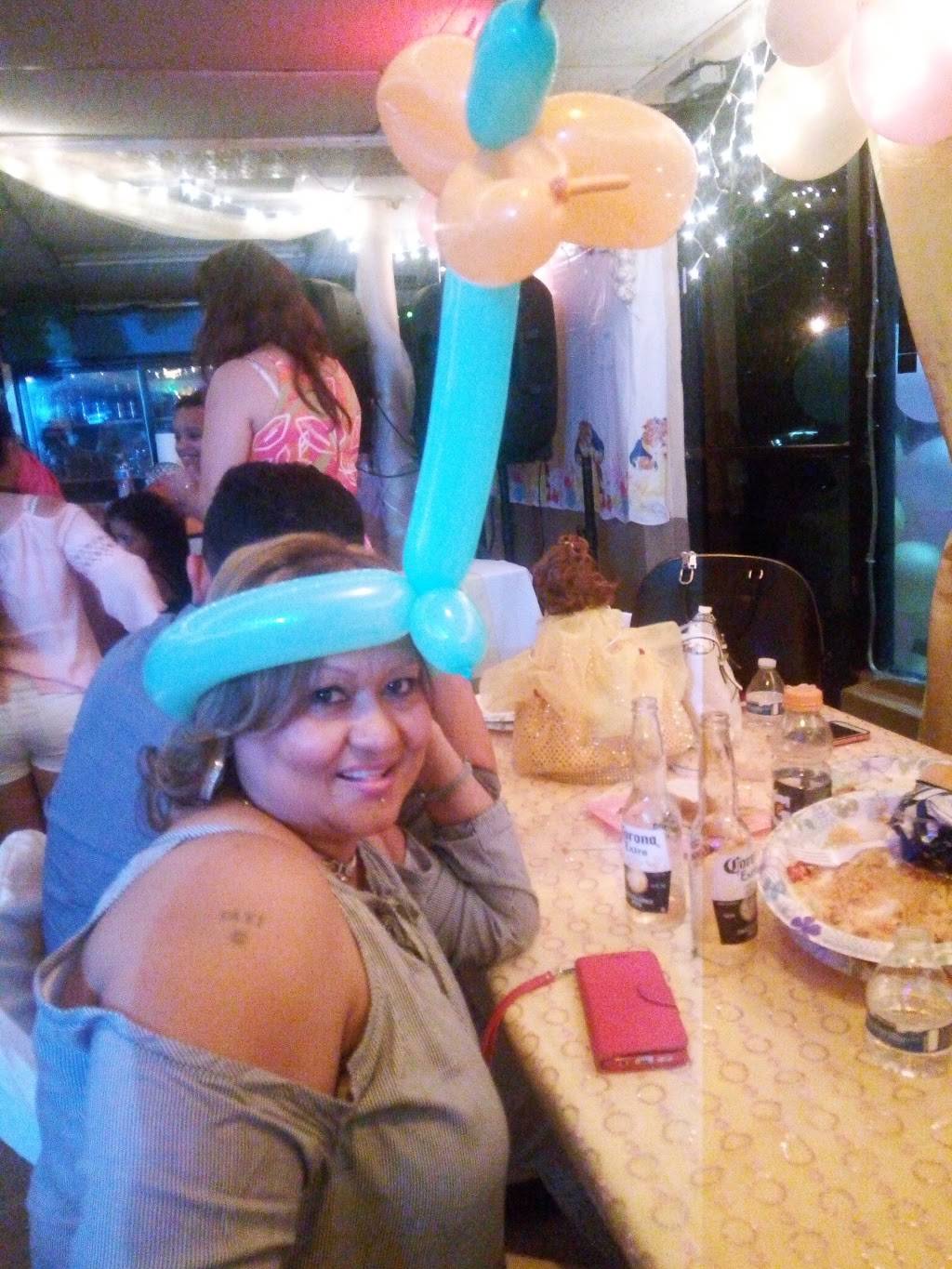 El Salvador Del Mundo | restaurant | 4532 Palm Ave, Hialeah, FL 33012, USA | 3058272266 OR +1 305-827-2266