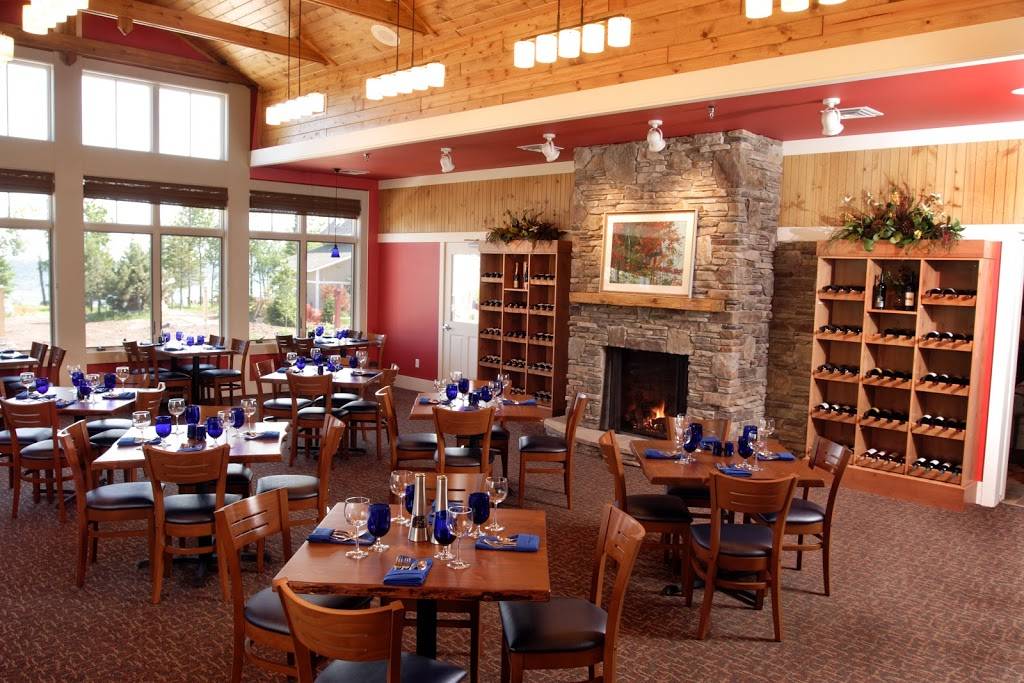 Ledge Rock Grille | restaurant | 596 Larsmont Way, Two Harbors, MN 55616, USA | 8666875634 OR +1 866-687-5634