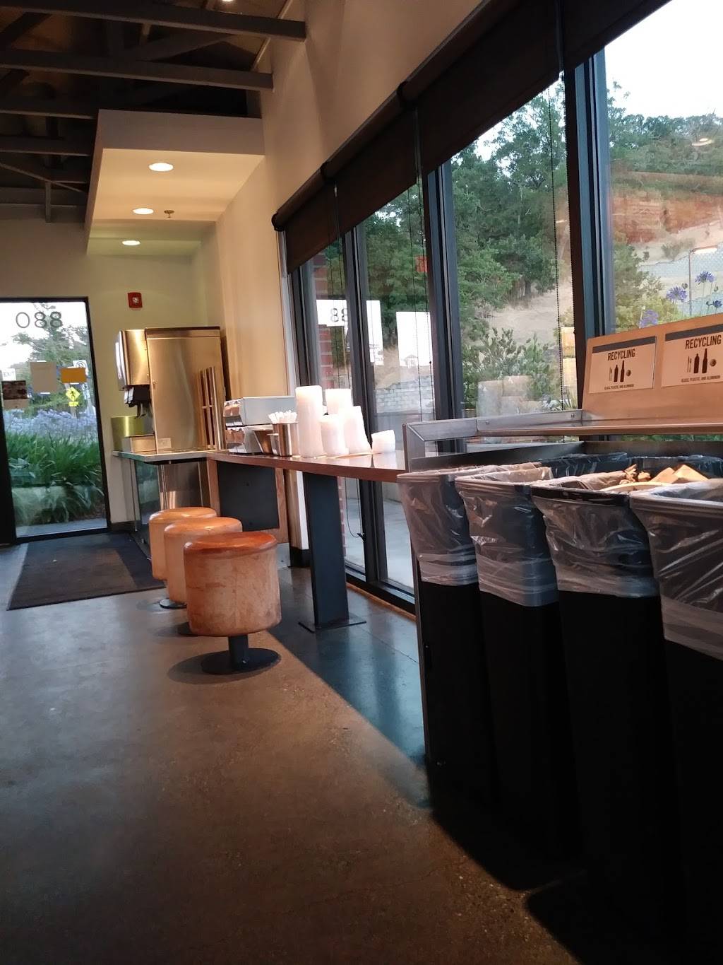 Chipotle Mexican Grill | restaurant | 880 De Long Ave, Novato, CA 94945, USA | 4158920436 OR +1 415-892-0436