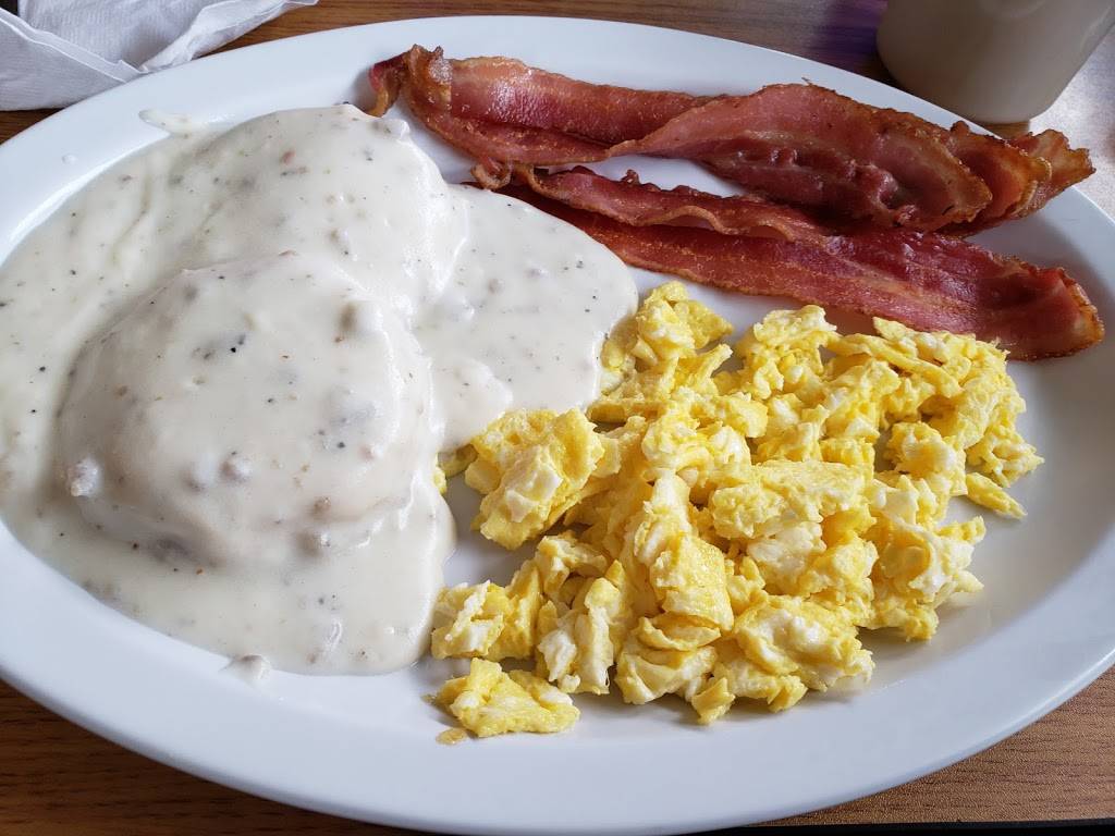 Cross Roads cafe | restaurant | 1795 US-231, Bloomfield, IN 47424, USA | 8123844222 OR +1 812-384-4222