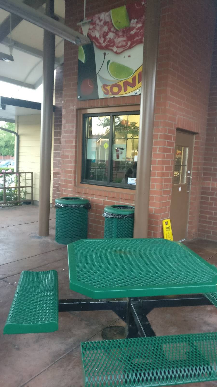 Sonic Drive-In | restaurant | 30129 SW Boones Ferry Rd, Wilsonville, OR 97070, USA | 5038554642 OR +1 503-855-4642