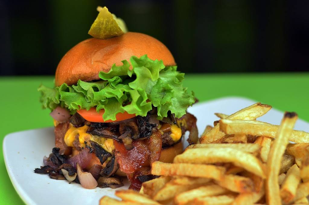 The Draft Sports Grill | restaurant | 542 W Baseline Rd, Mesa, AZ 85210, USA | 4805888988 OR +1 480-588-8988