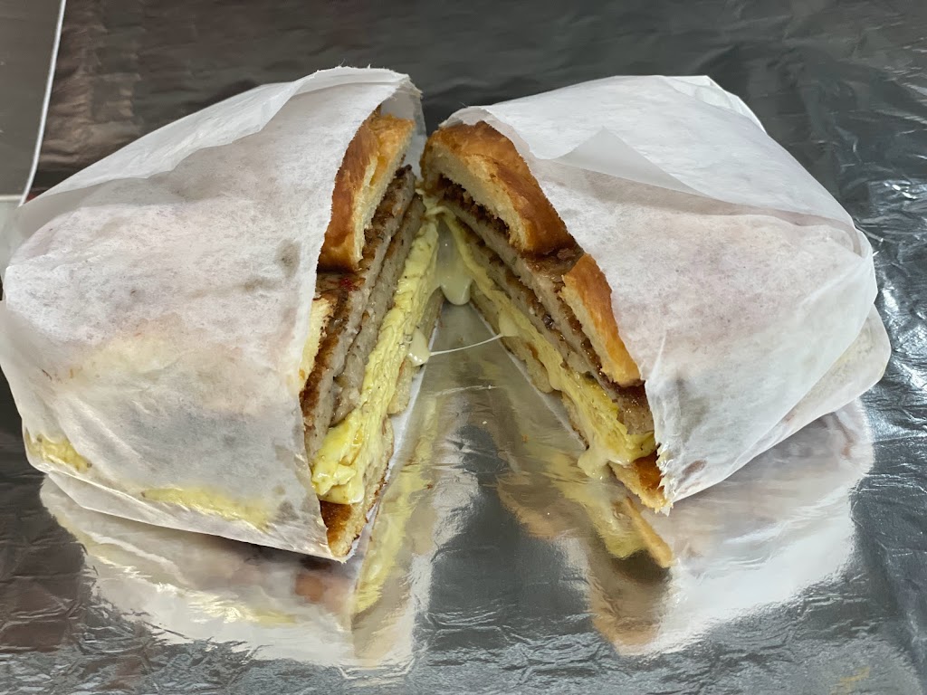 La familia mini market | meal takeaway | 2117 N 63rd St, Philadelphia, PA 19151, USA | 2158771568 OR +1 215-877-1568