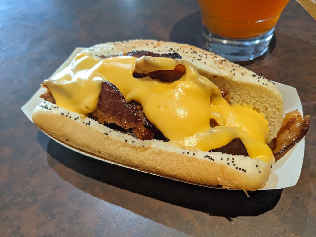 Ds Six Pax and Dogz | restaurant | 1118 S Braddock Ave, Swissvale, PA 15218, USA | 4122414666 OR +1 412-241-4666