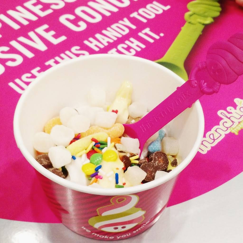 Menchies Frozen Yogurt | bakery | 268 Patriot Pl, Foxborough, MA 02035, USA | 5085438000 OR +1 508-543-8000