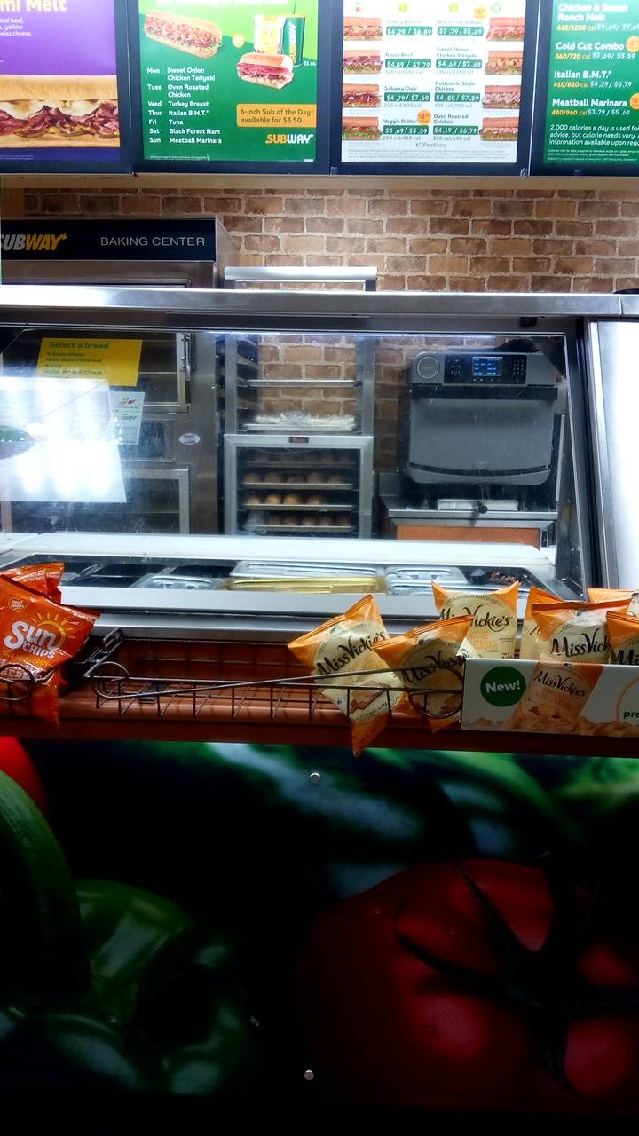 Subway | restaurant | 15418 Patrick Henry Hwy, Amelia Court House, VA 23002, USA | 8045617742 OR +1 804-561-7742