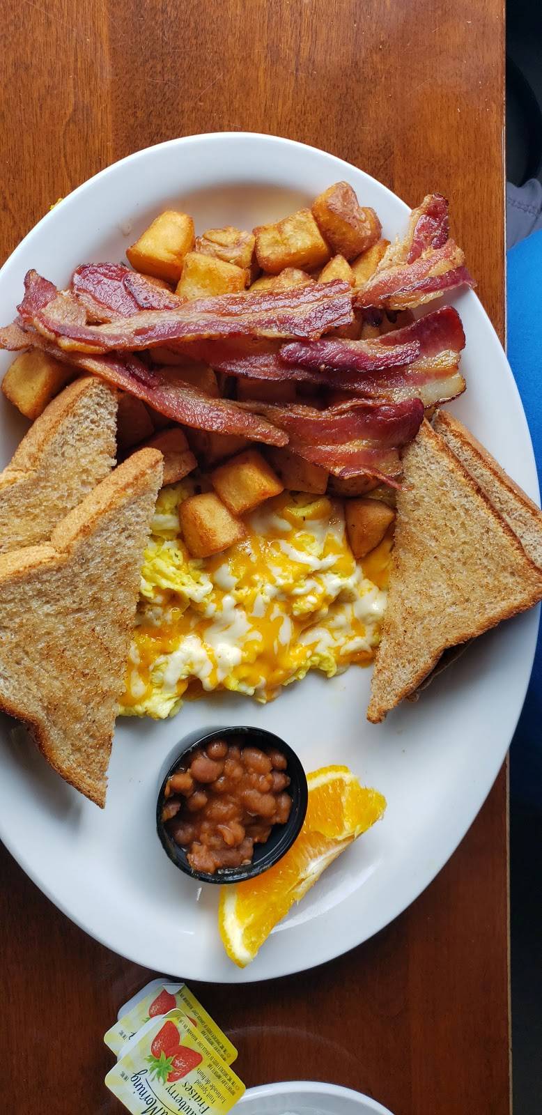 Broadway Diner | restaurant | 1550 Upper James St #20, Hamilton, ON L9B 2L6, Canada | 9055747444 OR +1 905-574-7444