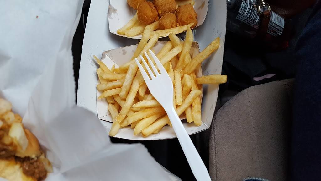 Chesters Drive-In | restaurant | 1504 Eastern Ave, Plymouth, WI 53073, USA | 9208927722 OR +1 920-892-7722