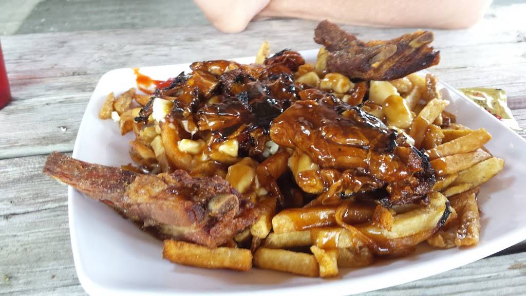 The Crazy Canuck | restaurant | 845 Weber St N, Waterloo, ON N2J 4G8, Canada | 5197472729 OR +1 519-747-2729