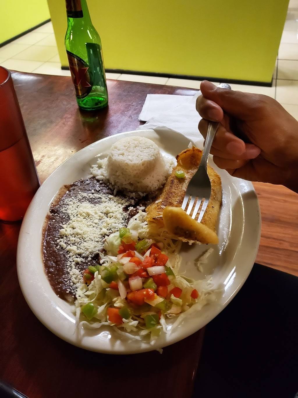 Honduras Breeze Restaurant | restaurant | 1443 Chester St, Aurora, CO 80010, USA | 3033608888 OR +1 303-360-8888