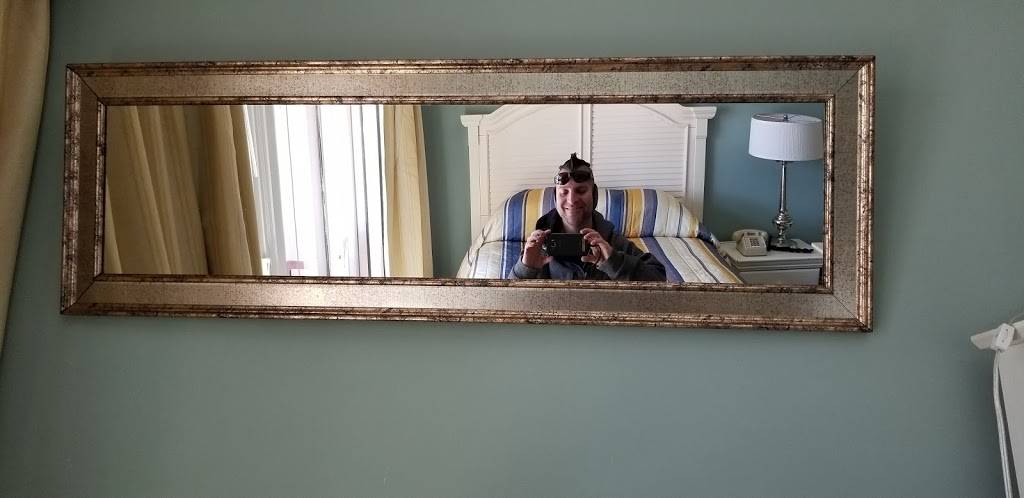 Last Hope Lagoon | restaurant | 126 S Emerson Ave # 1, Montauk, NY 11954, USA | 6316681511 OR +1 631-668-1511