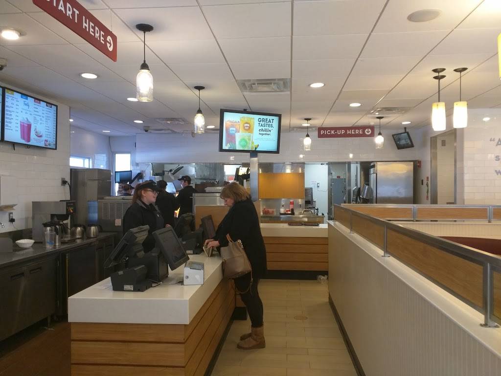 Wendys | restaurant | 211 Charlton Rd, Sturbridge, MA 01566, USA | 5083478702 OR +1 508-347-8702