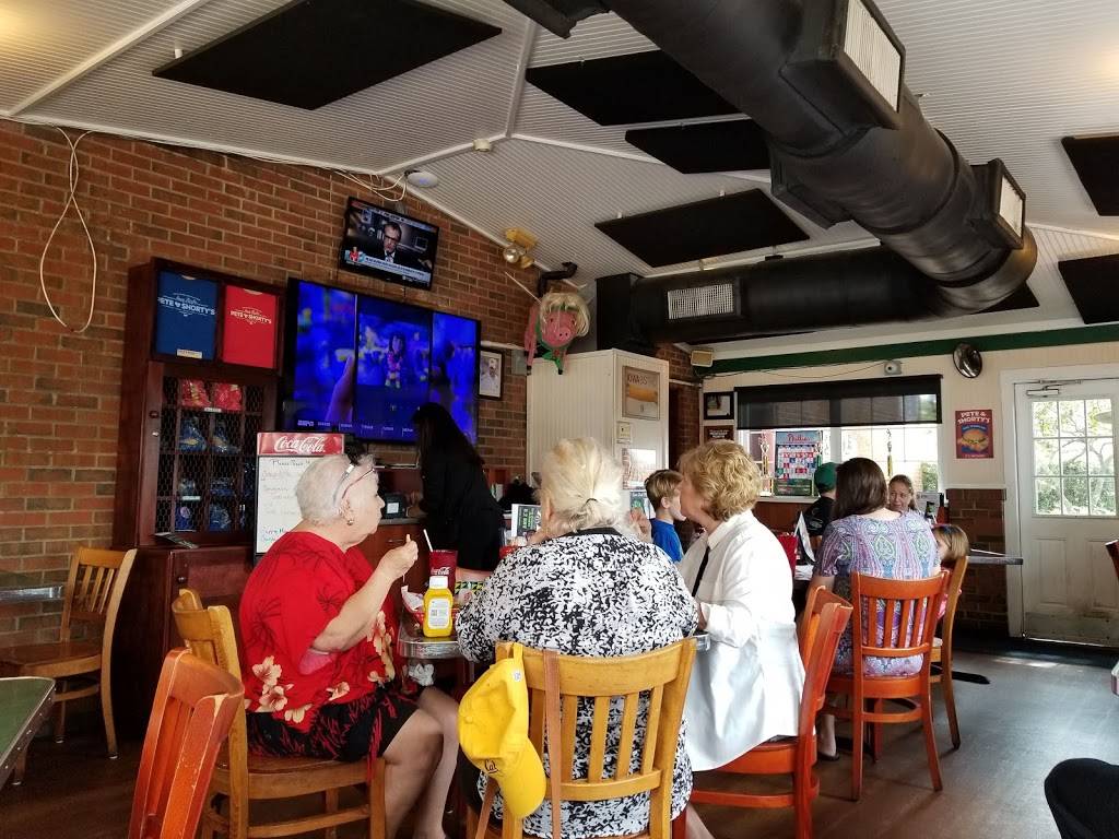 Pete & Shortys Iowa Bistro | restaurant | 2820 Gulf to Bay Blvd, Clearwater, FL 33759, USA | 7277990580 OR +1 727-799-0580