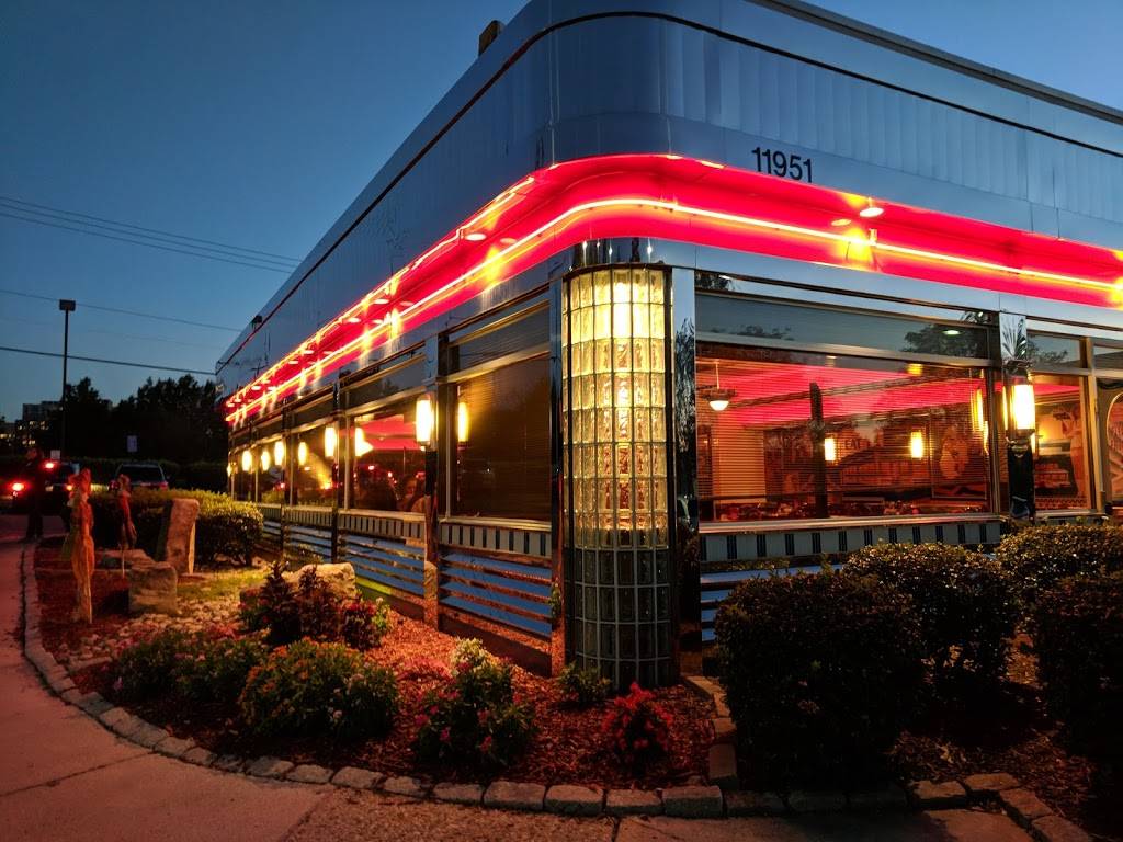 Silver Diner- Reston | restaurant | 11951 Killingsworth Ave, Reston, VA 20194, USA | 7037420801 OR +1 703-742-0801