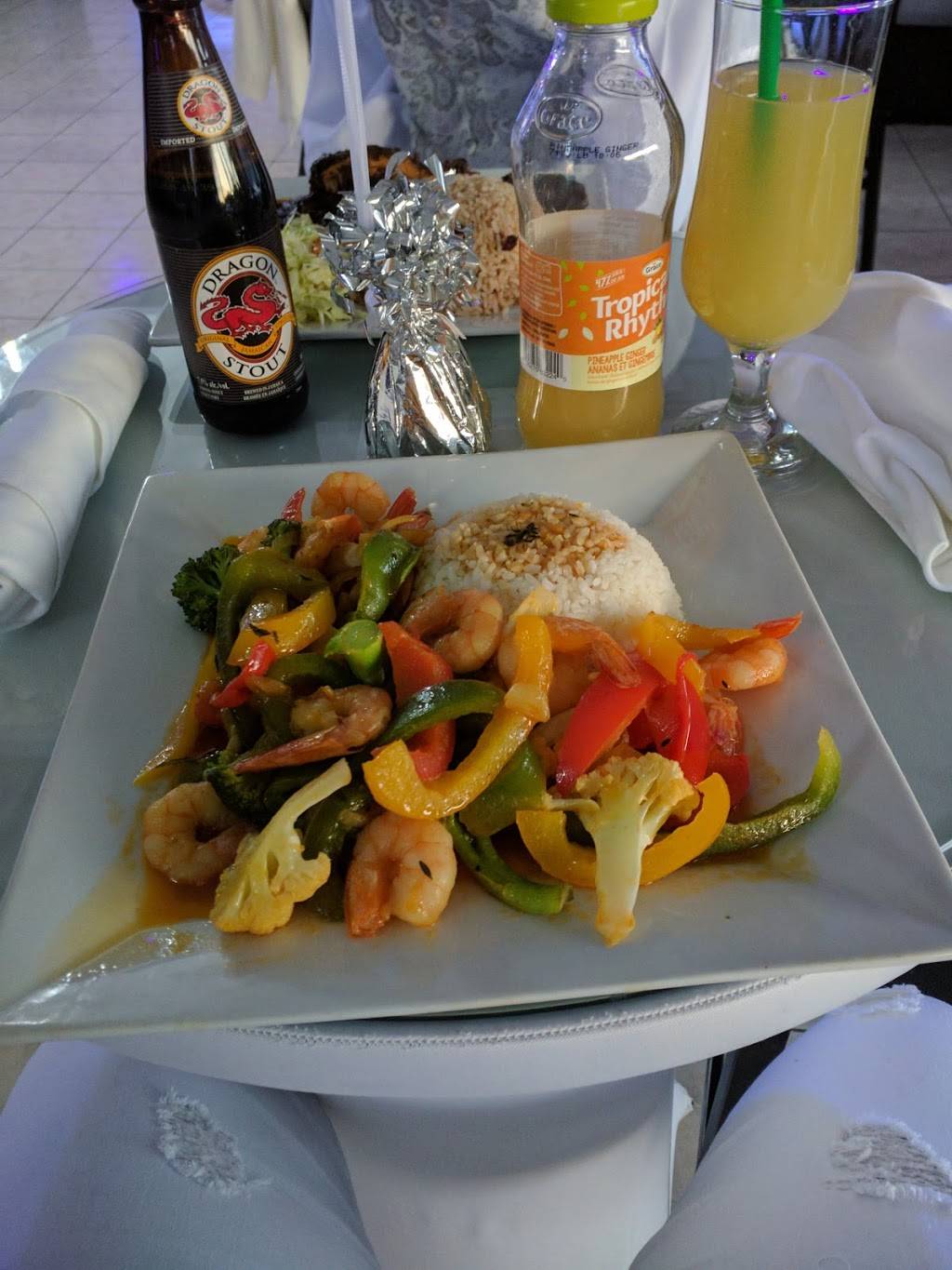 Central Bar & Grill | restaurant | 2007 Lawrence Ave W, York, ON M9N 3V1, Canada | 4169150508 OR +1 416-915-0508